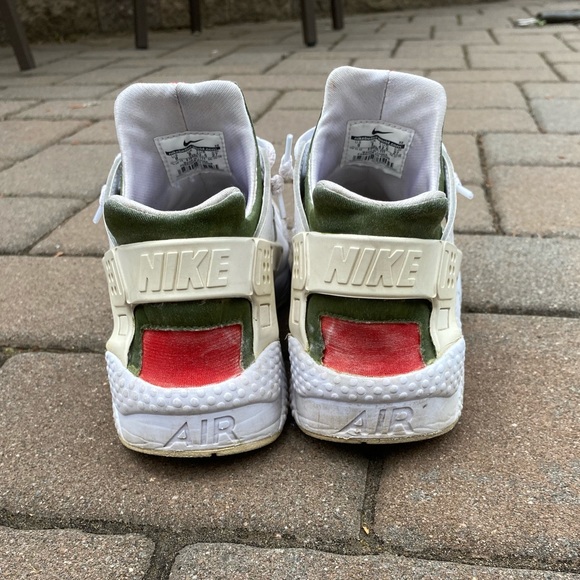 Nike Air Huarache x Gucci color way sneaker (men’s 9) - Picture 3 of 6